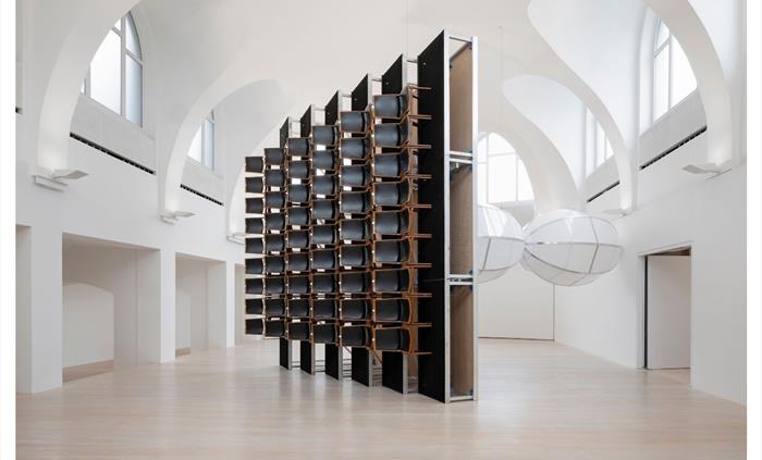 Jack O'Brien, Cue the Cue, 2025, installation view, Kestner Gesellschaft. Photo_ Volker Crone.